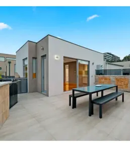 Entire studio with balcony - Image 2