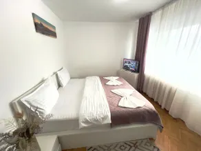 Central Palace View Apartment - Image 2