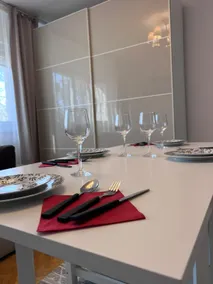 Central Palace View Apartment - Image 4