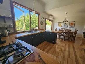 RoseIris Cottage - City Charm - Image 3