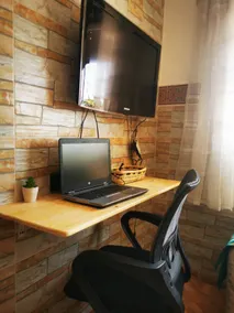 Small, cozy studio, a short walk from the bus station - Image 3