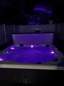 Lake front house w new hot tub! - Image 5