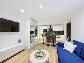 Comfortable and chic getaway Parking and Bike box - Image 3