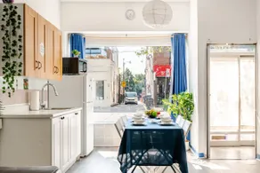 Downtown: Hot Tub, 8 Bedrooms, 5 Parking, Sleeps22 - Image 3