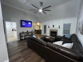 Urban Oasis - centrally located - sleeps 8 - Image 2