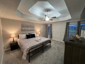 Urban Oasis - centrally located - sleeps 8 - Image 3