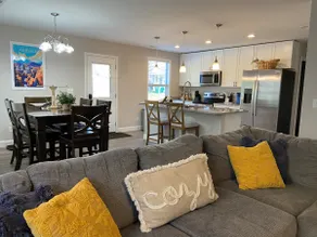 Blue Jay Getaway - 5 Minutes to Downtown! - Image 1