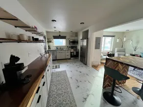 Stunning 2bedroom suite downtown - Image 4