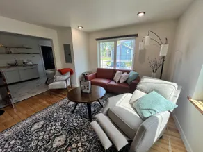 Stunning 2bedroom suite downtown - Image 2