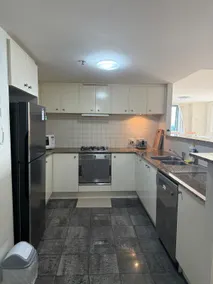 Spacious unit in Sydney CBD with Gym, Pool & Sauna - Image 4