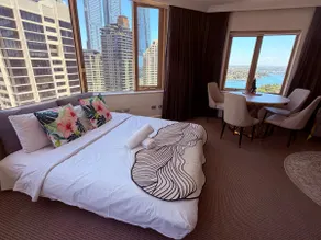 Fancy home with water view in the rocks - Image 4