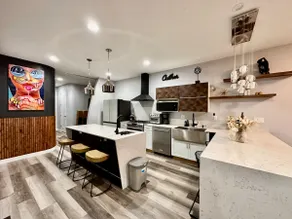 Ultra modern new home w/rooftop - Image 4