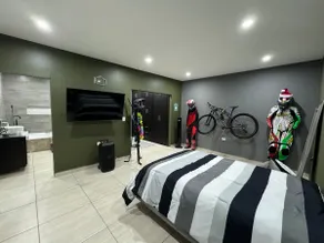 Host's penthouse - Image 4