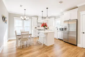 Stunning Waterfront Retreat Spacious 4Br2Ba Home - Image 2