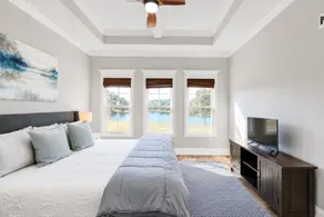 Stunning Waterfront Retreat Spacious 4Br2Ba Home - Image 4