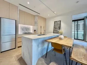 Walk to Opera House! 2Bed APT | Prime Location - Image 4