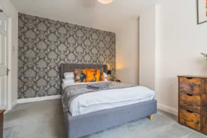 3BR Pontypool Haven - Sleeps 6 with Parking - Image 2