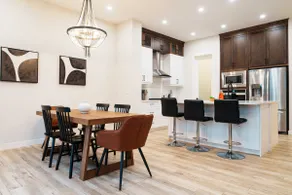 The Hazel | 5 Bed | Near Airport | Close to Mtns - Image 3