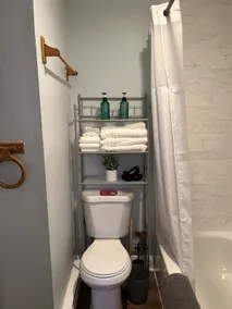 New Cozy Quiet Apt near Airport - Free Parking Lot - Image 4