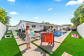Modern 4BR Home • Private Apt, Heated Pool & BBQ - Image 3