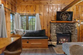 Cozy Updated Cabin w Barrel Sauna EV Charger - Image 5