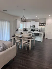 Spacious 4BR Roseville Home. Family & Long stays - Image 2