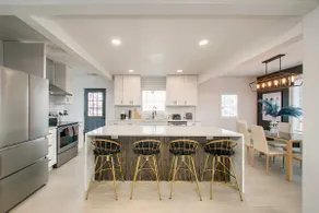 Newly Renovated Designer Getaway With Spa & Yard - Image 5