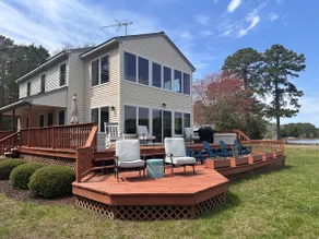 Still Waters a waterfront home in Mathews Virginia - Image 2