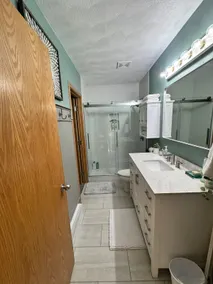 Lovely Condo, Balcony, Directly on Lake, No Pets - Image 4