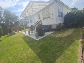 Clean Cozy Cottage Ideally Located - Image 4