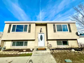 Luxe 5BR Haven-5 Kings-Hot Tub -Fire Pit-Ski-Hike - Image 3