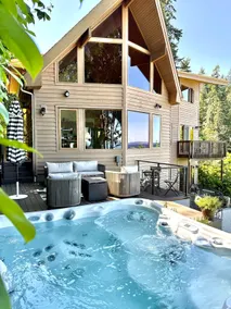 Beachfront | Hot Tub | 3 Kings | Seattle Views - Image 2
