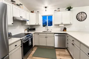 Bridger Mountain View Farmhouse - Image 4