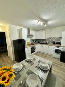 Cozy Quiet Home In Pilsley - Image 4