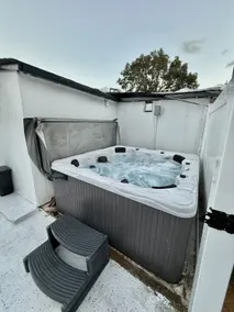 Independent annex, with patio and private Jacuzzi - Image 5