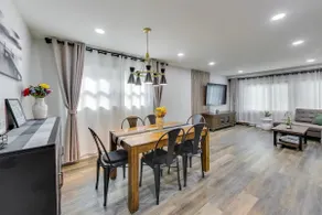 DT Oak Park Luxe|3BR 2BA+Yard|15 min to Chicago - Image 5