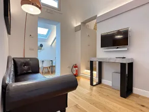 2BR - Historic Centre - Smart TVs - Via Baglioni - Image 2