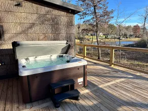 Luxurious Lakefront Cabin w/ Hot Tub & Fire Pit - Image 2