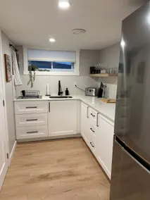 Modern unit steps from Dows Lake | Free Parking - Image 4