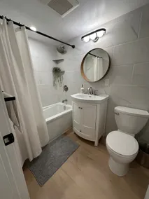 Modern unit steps from Dows Lake | Free Parking - Image 5