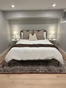 Modern unit steps from Dows Lake | Free Parking - Image 2