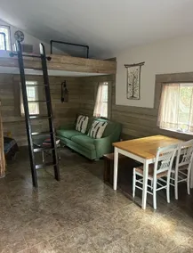 Cozy Wooded Guesthouse - Image 4
