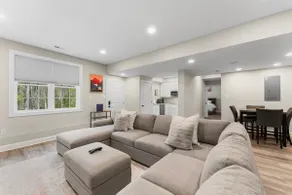 Comfortable 1-Bedroom Apartment - Image 2