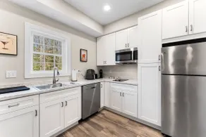 Comfortable 1-Bedroom Apartment - Image 3