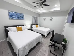 Clean 2 BD 2BTH Apt | Near Shops | Fast WIFI - Image 2