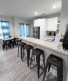 Clean 2 BD 2BTH Apt | Near Shops | Fast WIFI - Image 4