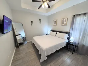 Clean 2 BD 2BTH Apt | Near Shops | Fast WIFI - Image 5