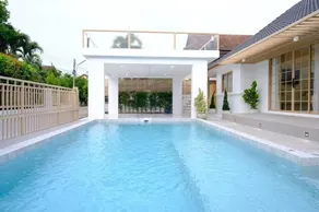 Muji Japanese-style pool villa - Image 3