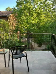 Gorgeous Griffith Pad (2 Bed/1 Bath/Free Parking) - Image 3