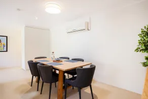 Gorgeous Griffith Pad (2 Bed/1 Bath/Free Parking) - Image 5